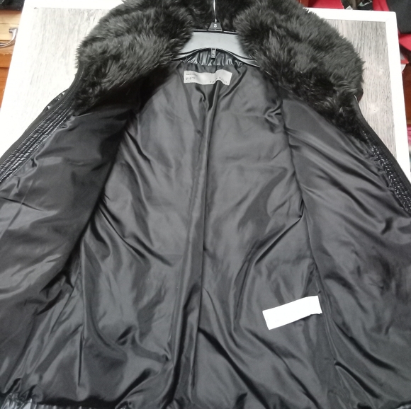 Zara basic black puffer down jacket. Women's size medium - Picture 5 of 9